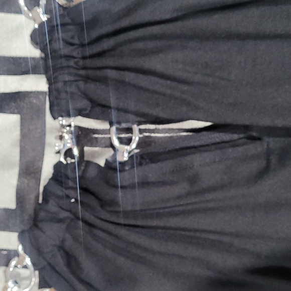 SPENSE black top with chains as shoulder straps. Small gap in front fits loosely - Picture 4 of 6